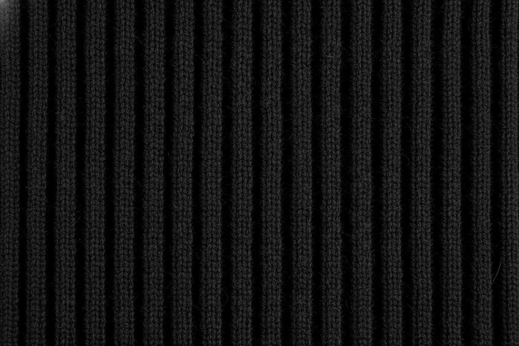 color negro en tela acanalado